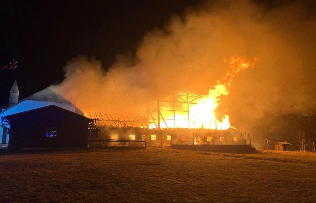 LK Passau: Vollbrand eines landwirtschaftlichen Objekts in Breitenberg